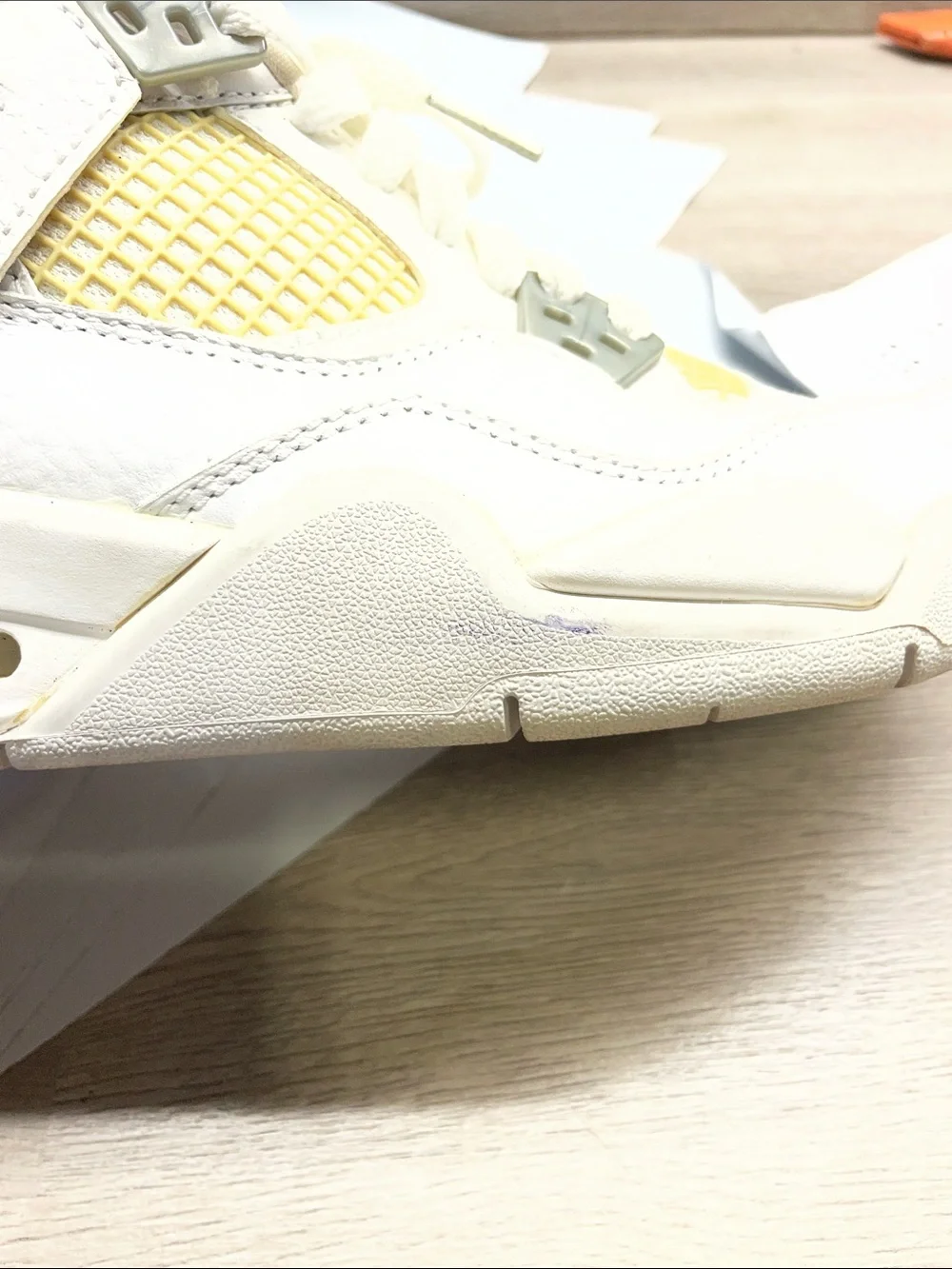 Jordan Kids Cream & Light Yellow Retro Lace-Up Sneakers #1093